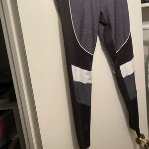 Victoria’s Secret pink leggings (New) with tag